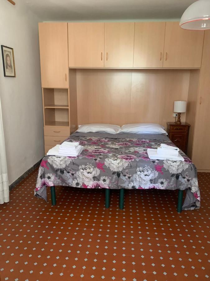 Casa Violetta Bed & Breakfast Marina di Massa Εξωτερικό φωτογραφία