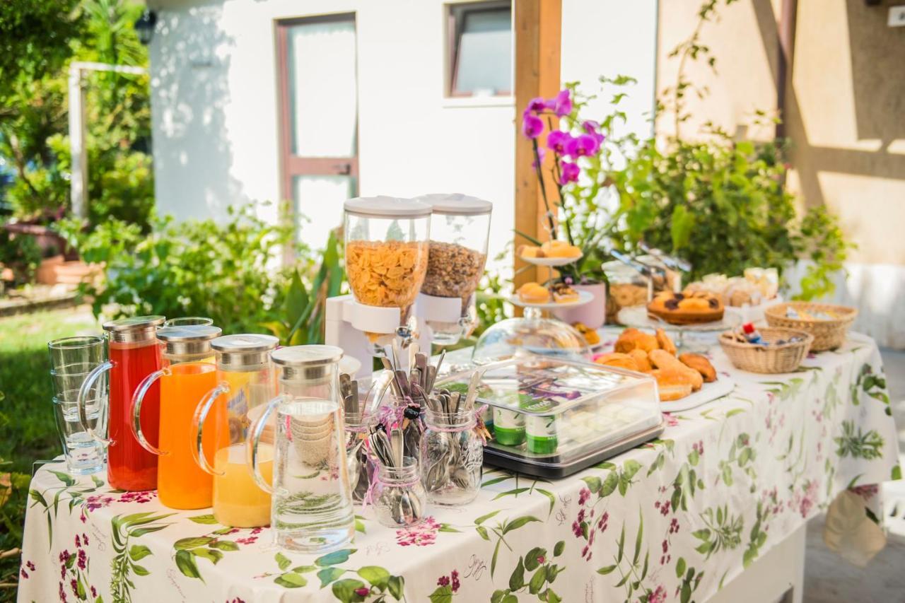 Casa Violetta Bed & Breakfast Marina di Massa Εξωτερικό φωτογραφία