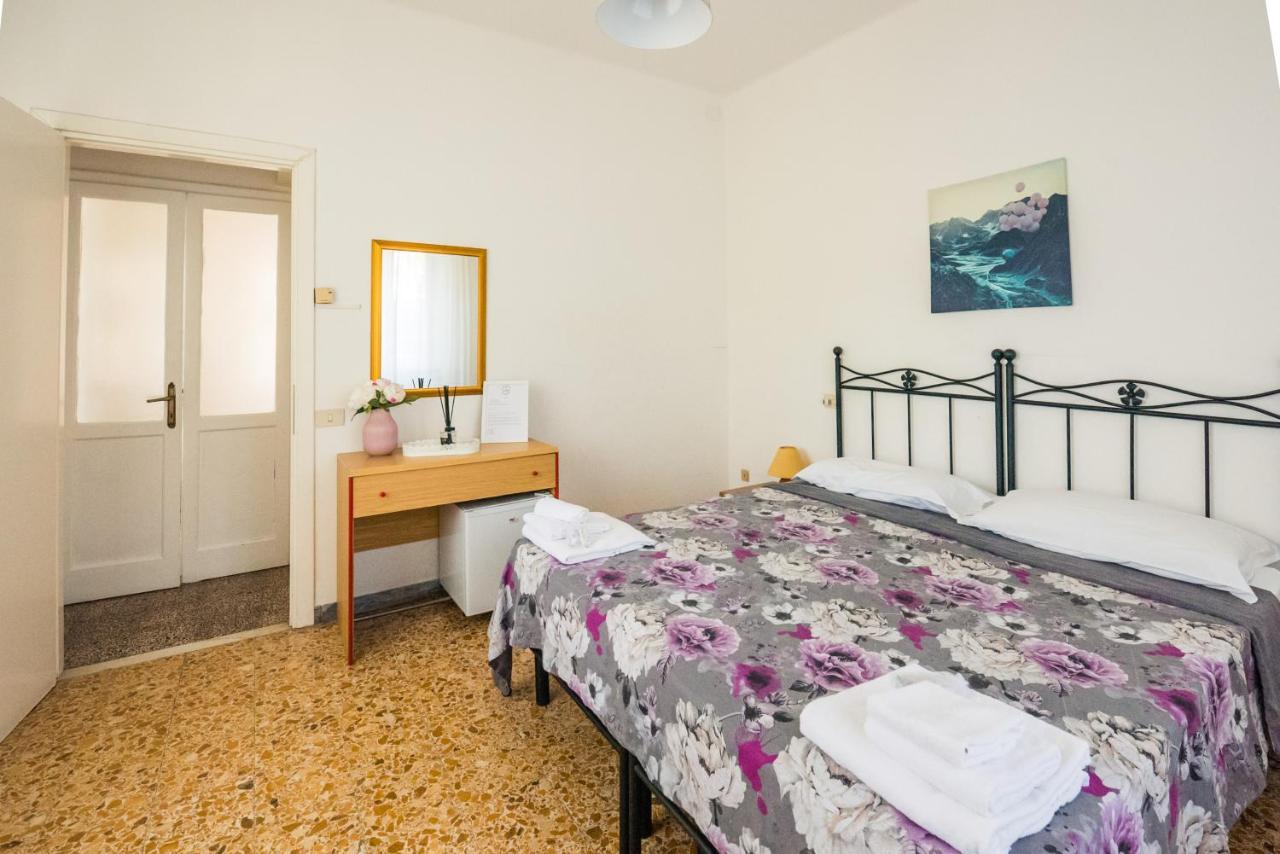Casa Violetta Bed & Breakfast Marina di Massa Εξωτερικό φωτογραφία