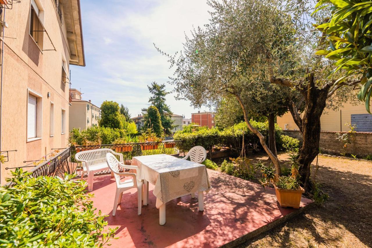 Casa Violetta Bed & Breakfast Marina di Massa Εξωτερικό φωτογραφία