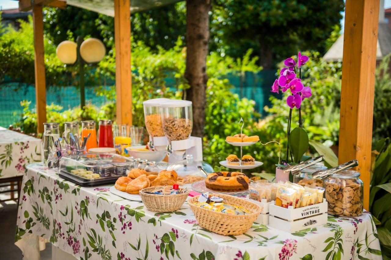 Casa Violetta Bed & Breakfast Marina di Massa Εξωτερικό φωτογραφία