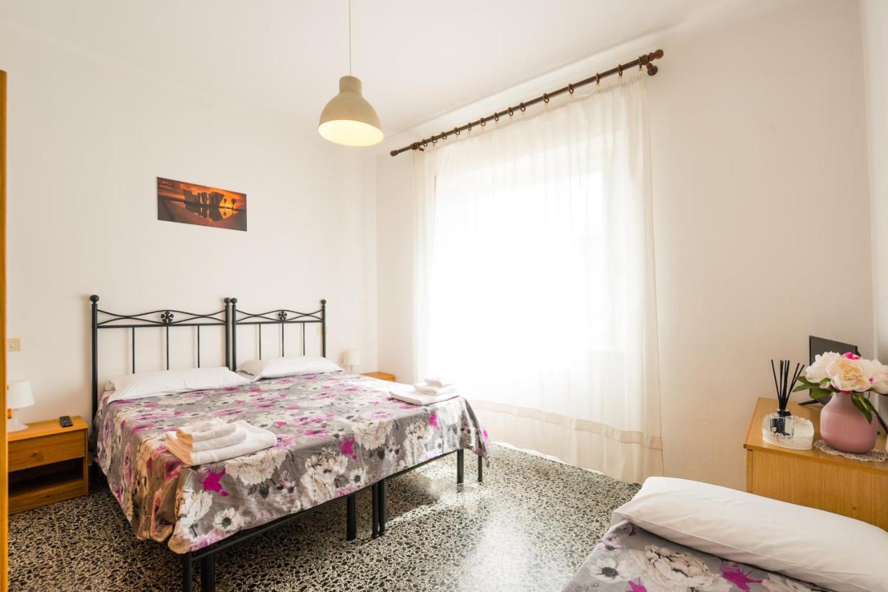 Casa Violetta Bed & Breakfast Marina di Massa Εξωτερικό φωτογραφία
