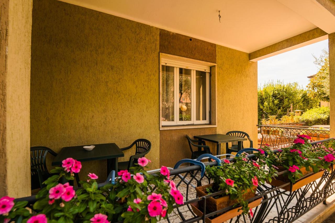 Casa Violetta Bed & Breakfast Marina di Massa Εξωτερικό φωτογραφία